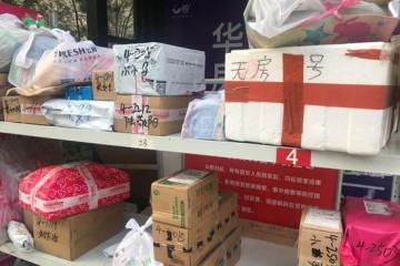 奶茶四五天没人取无触摸快递架死件渐渐的变多